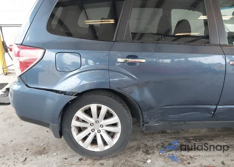 2011 Subaru Forester 2.5X Touring z USA, uszkodzony, nr VIN JF2SHAHC9BH743493